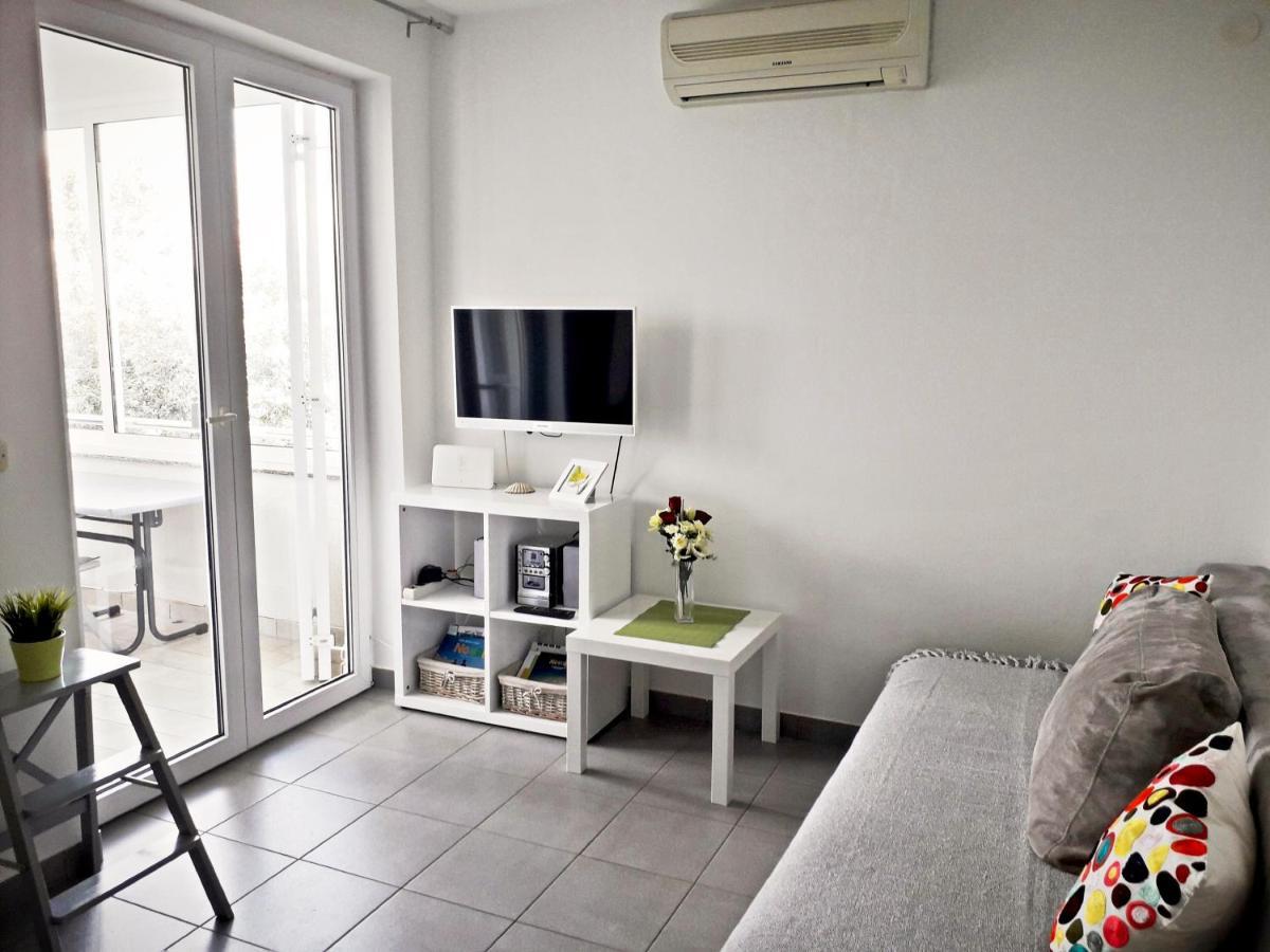 Apartment Zea Novalja Exterior photo